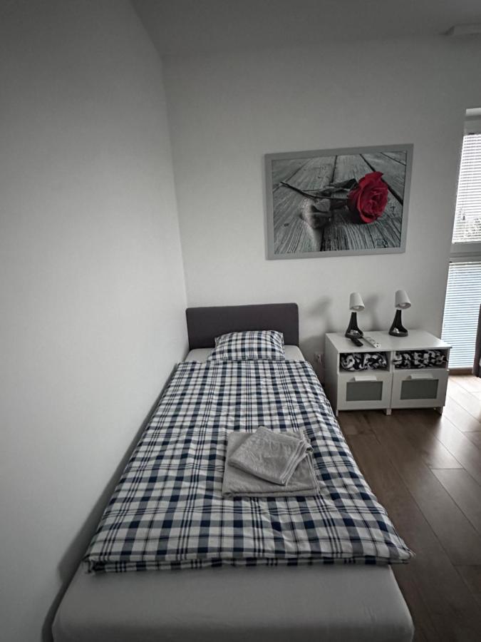 Pruszkowskie Mieszkanko Pruszków Exterior foto
